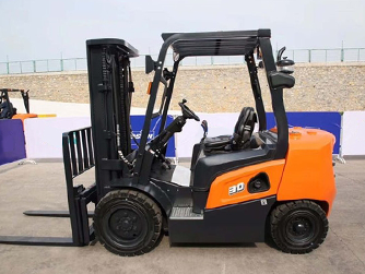 What are the main components of forklifts?