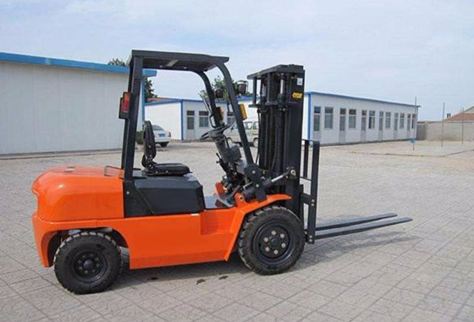 What are the main components of forklifts?